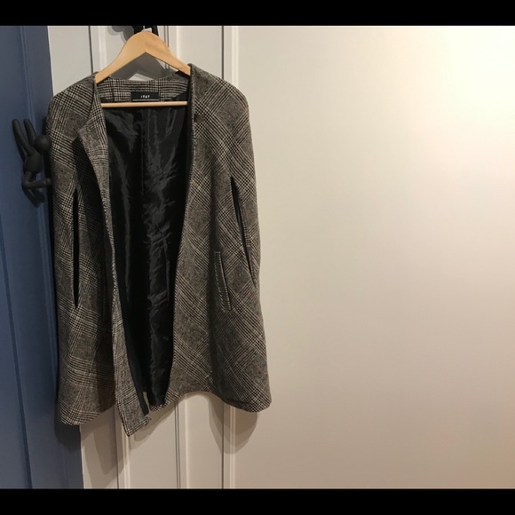 Women's Cape - Picture 4 of 9